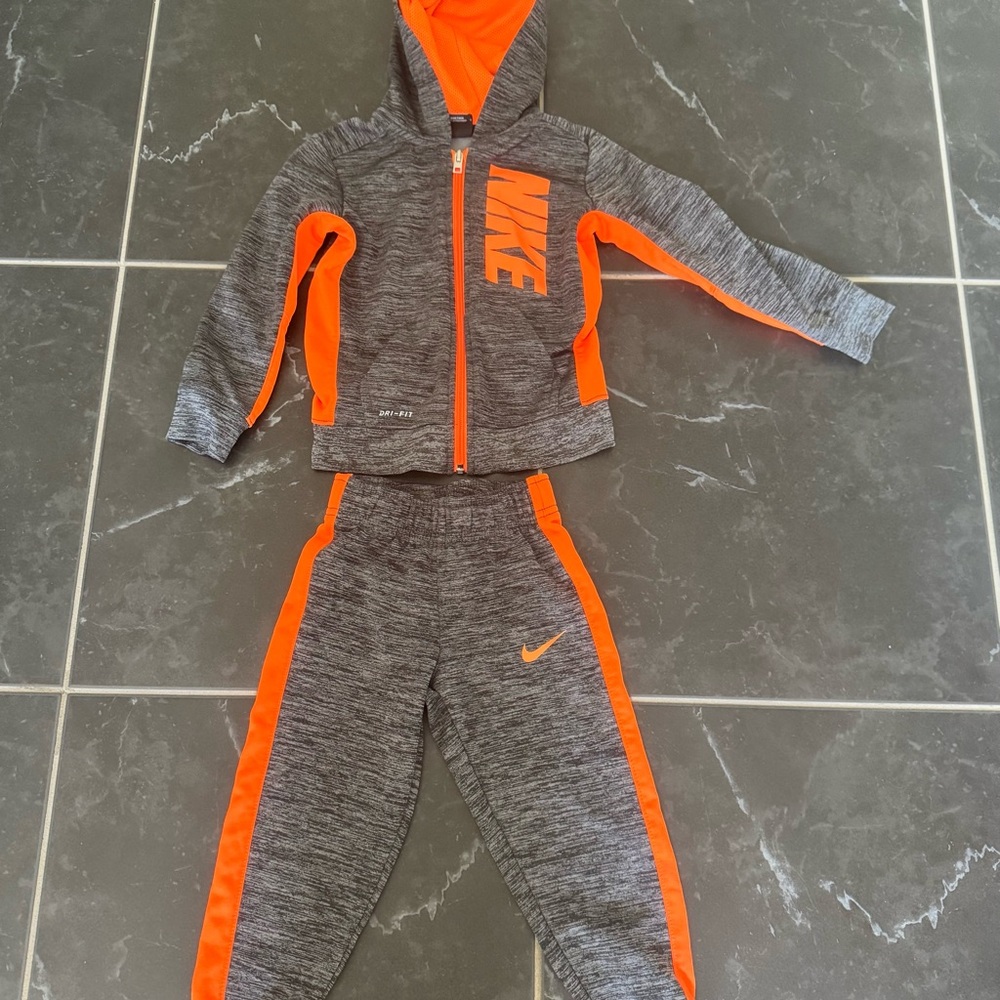 EUC Nike Heather Gray and Vibrant Orange Tracksuit (3T)